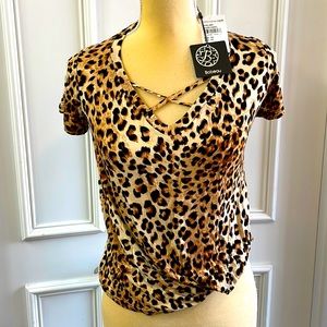 NWT Bobeau size xs animal print v-neck short sleeve shirt